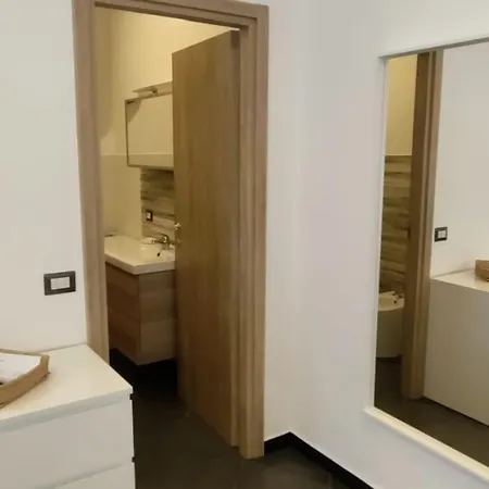 Apartment Karina, To The With Terrace And Private Parking Savona