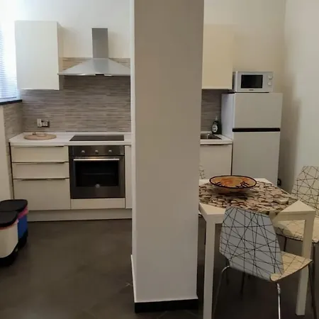 Apartment Karina, To The With Terrace And Private Parking Savona